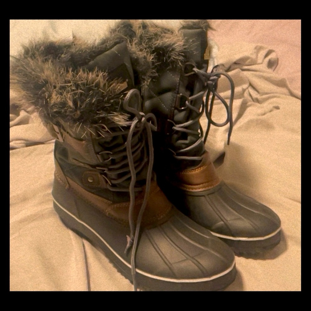 waterproof winter/rain boots. size 9